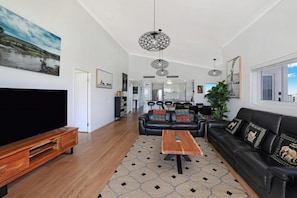 Premium Apartment | Living area | Flat-screen TV, DVD player - Pandanus Mooloolaba (Mooloolaba)