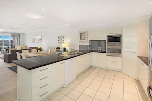 In-room dining - Pandanus Mooloolaba (Mooloolaba)