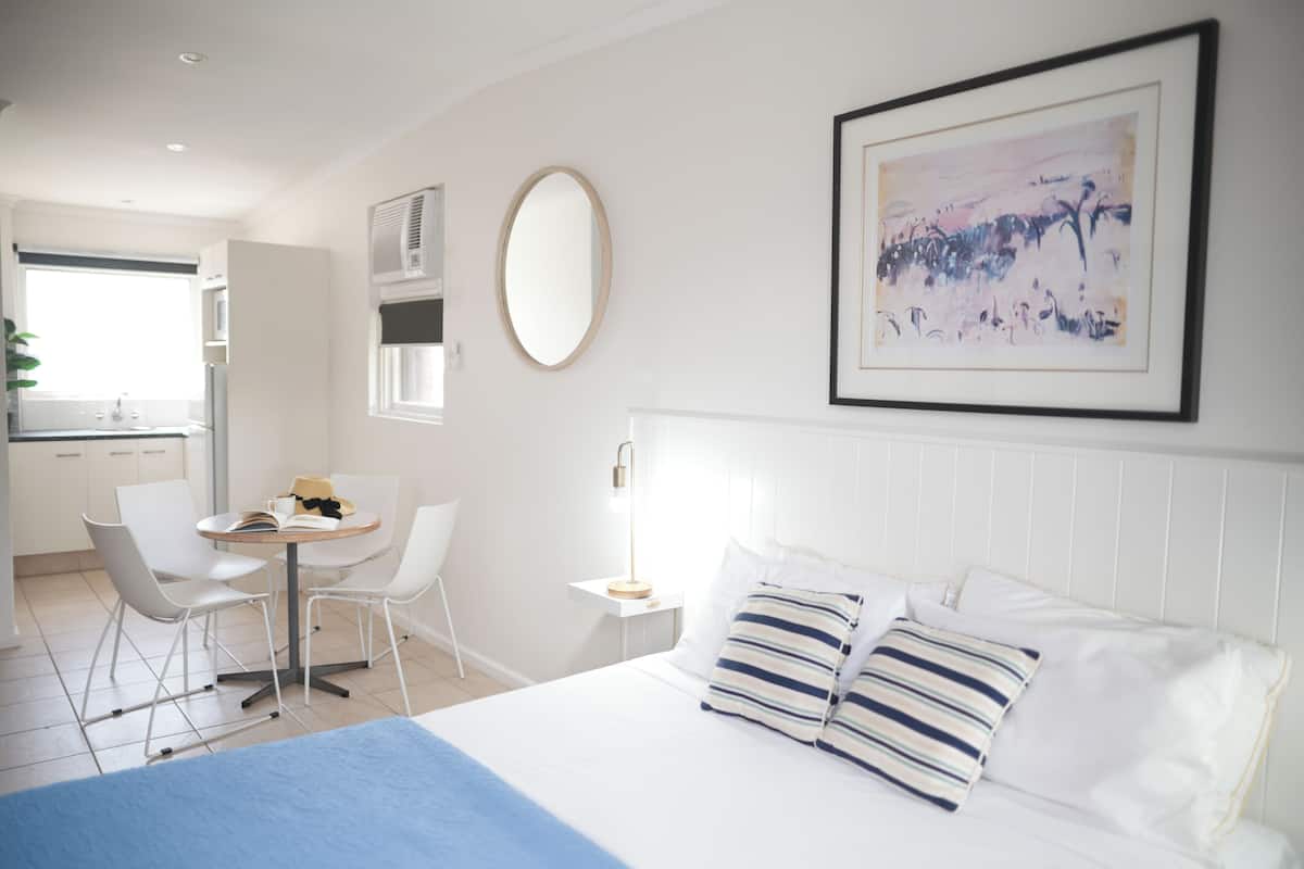 Family Room (no views) | Desk, iron/ironing board, cribs/infant beds, free WiFi