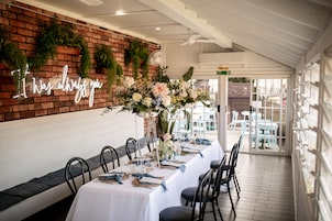 Breakfast and lunch served, beach views 