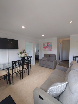 Family Apartment, 3 Bedrooms, Partial Lake View