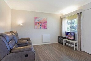 1 bedroom, Egyptian cotton sheets, premium bedding - Top of the Lake Units (Millingandi)