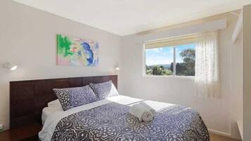 Signature Apartment, 1 Bedroom, Partial Lake View