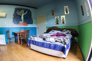 Familiehytte (Cabin 1) | Minibar og sengetøy