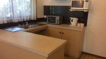 Executive Twin Room | Private kitchenette