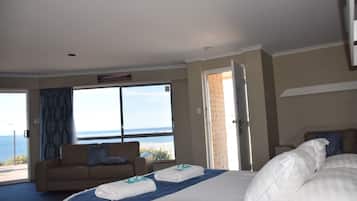 Spa Suite | Blackout curtains, soundproofing, free WiFi, bed sheets