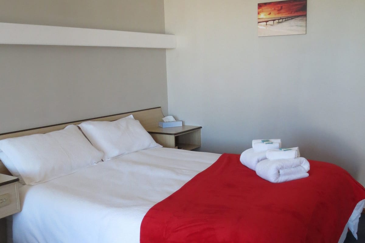Estudio | Cortinas blackout, insonorización, wifi gratis y ropa de cama