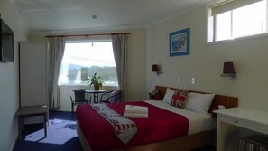 Living area - Watersedge Motel (Woy Woy)