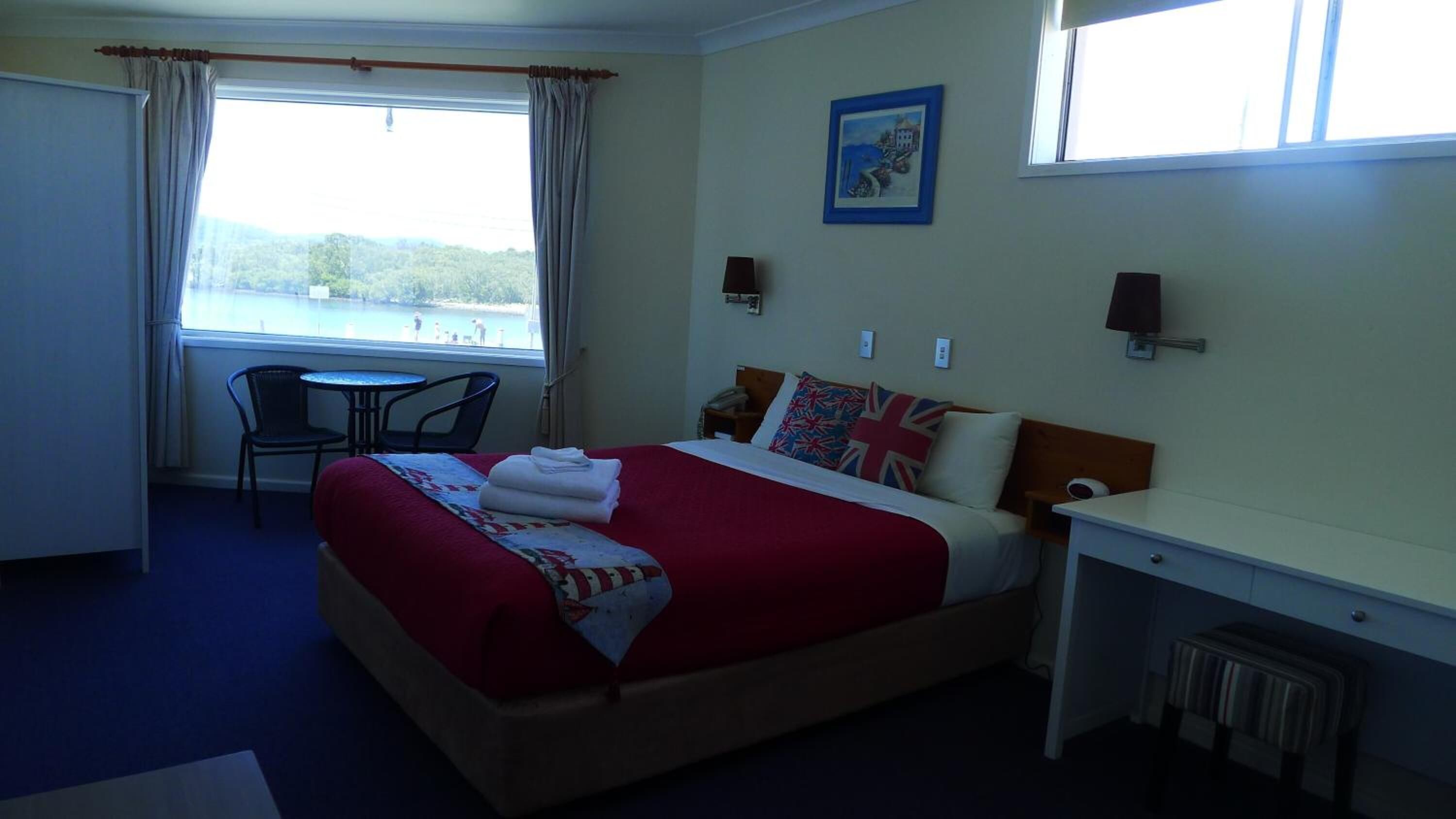 Iron/ironing board, free WiFi, bed sheets