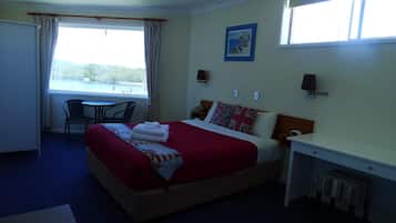 Iron/ironing board, free WiFi, bed sheets