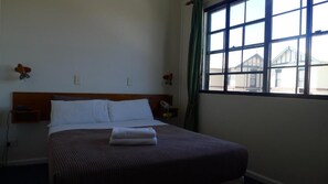 Iron/ironing board, free WiFi, bed sheets - Watersedge Motel (Woy Woy)