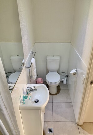 Bathroom - Central Motel Mooloolaba (Mooloolaba)