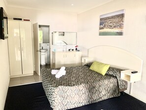 Iron/ironing board, WiFi - Central Motel Mooloolaba (Mooloolaba)