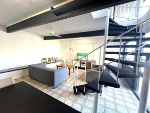 Loftsrom | Oppholdsområde | En 40-tommers LED-TV med digitale kanaler