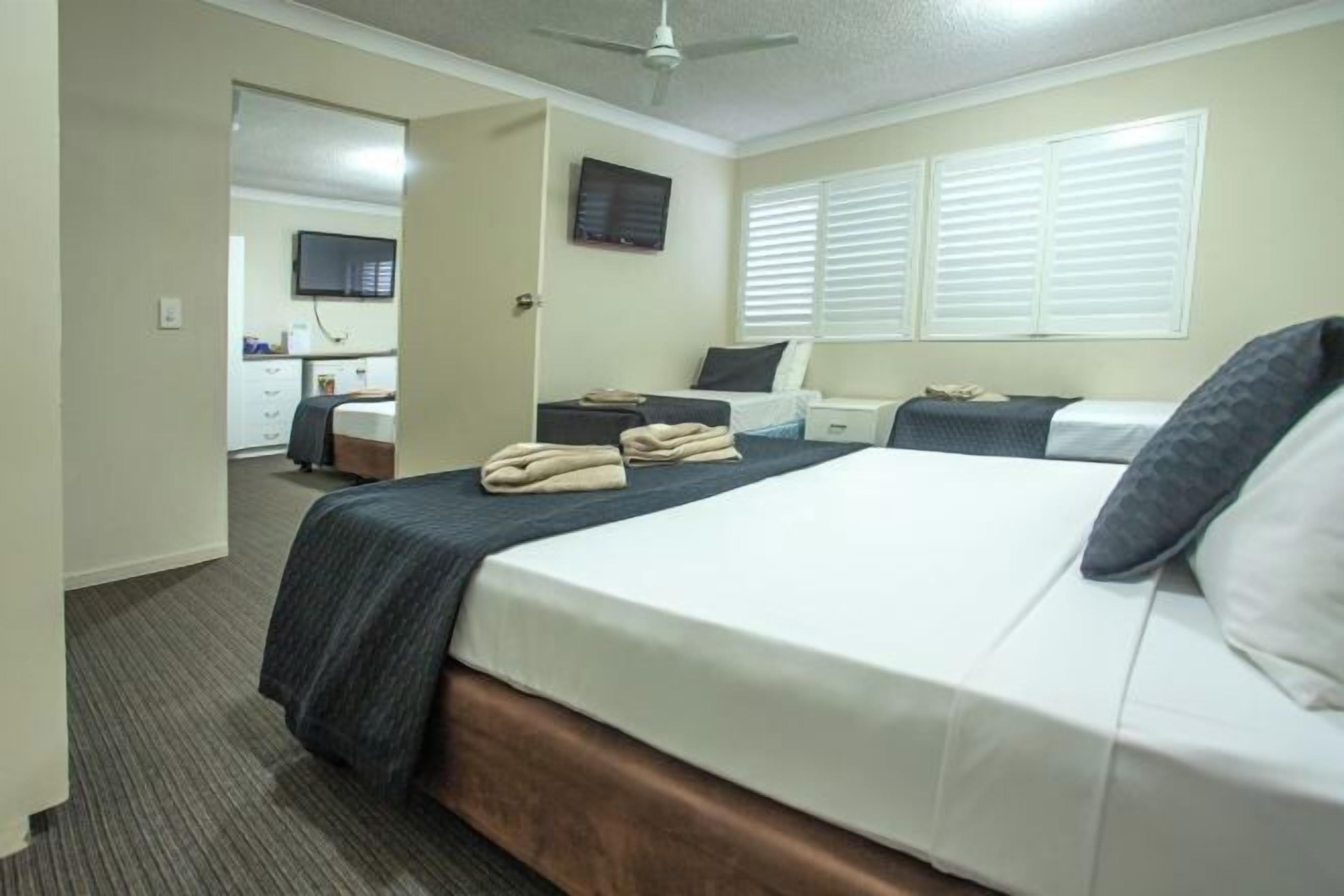 Een strijkplank/strijkijzer, gratis wifi, beddengoed