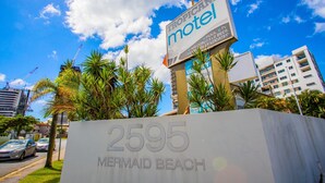 A sign for Tropicana Motel with a large number '2595' and 'Mermaid Beach' below it. - Tropicana Motel (Mermaid Beach)