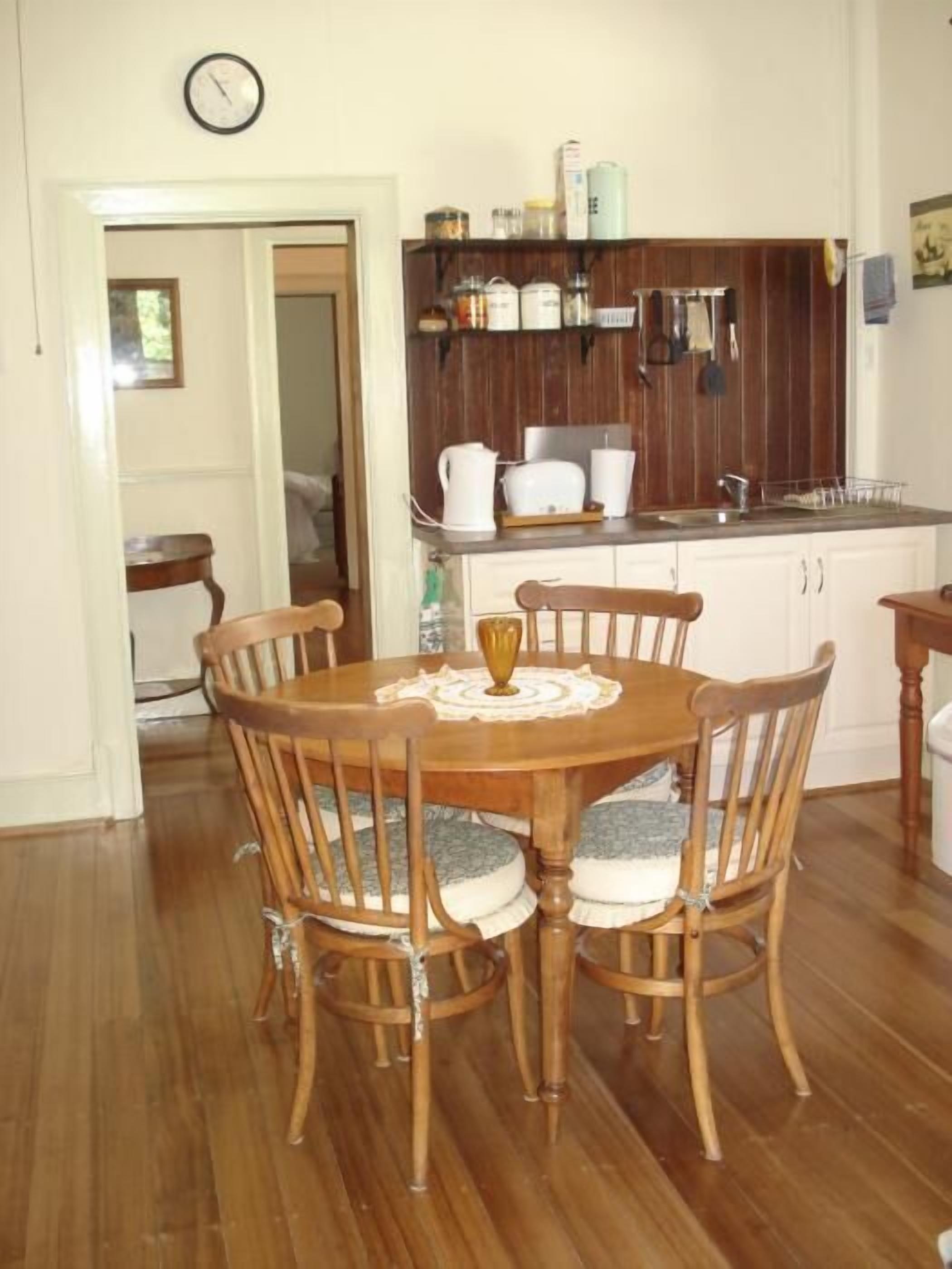 Apartment, 1 Schlafzimmer | Essbereich im Zimmer