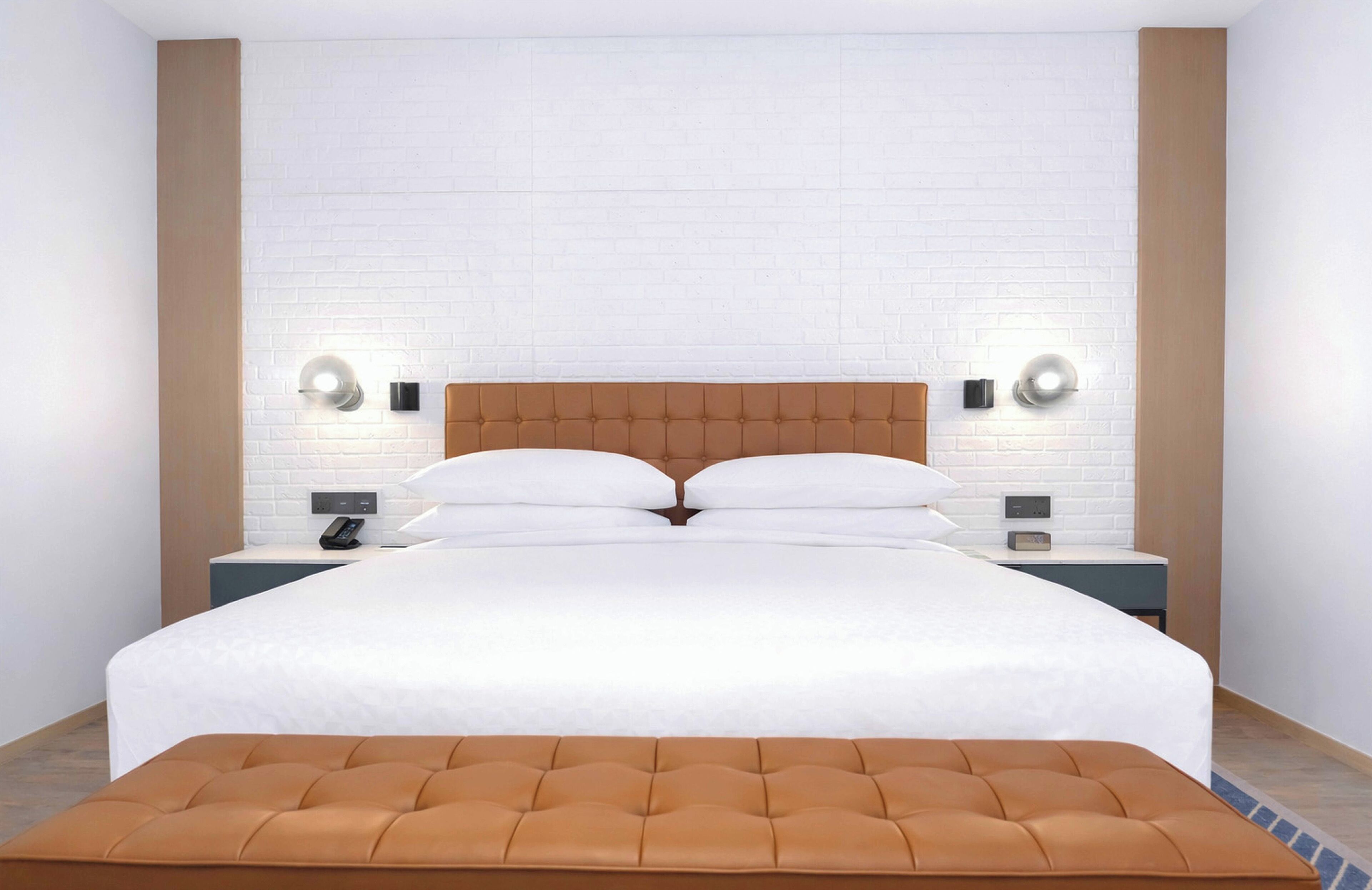 Deluxe Room, 1 King Bed, Balcony