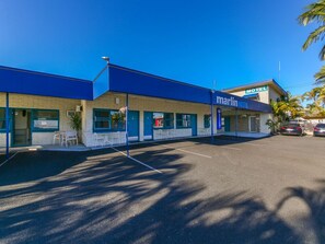Exterior detail - Marlin Motel (Biggera Waters)
