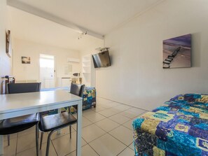 Standard Room | Desk, iron/ironing board, free WiFi - Marlin Motel (Biggera Waters)
