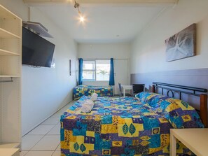 Standard Room | Desk, iron/ironing board, free WiFi - Marlin Motel (Biggera Waters)