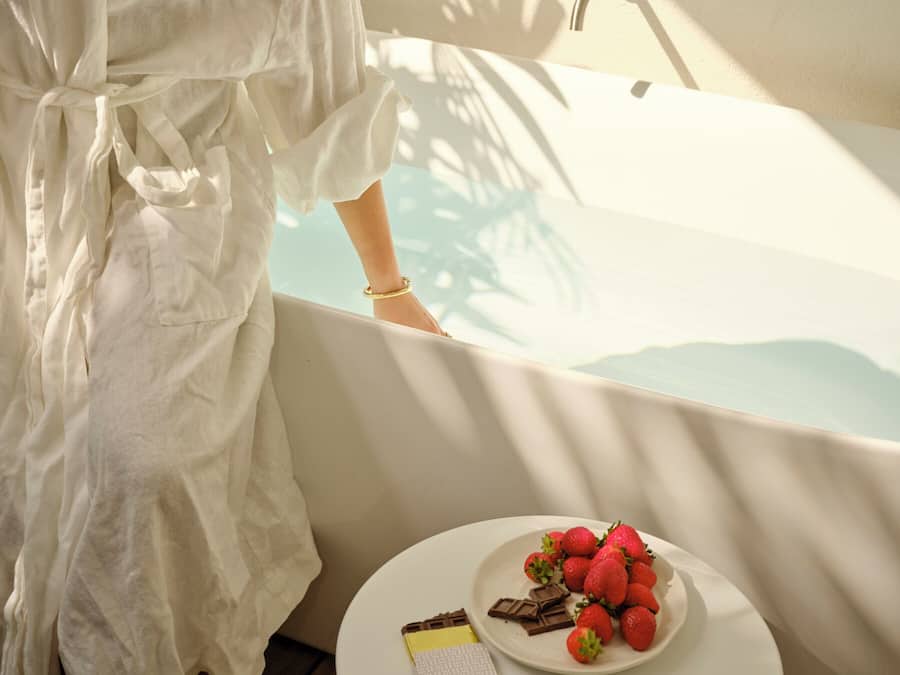 Soak - King Ground Floor with outdoor bath | Minibar, skrivbord, arbetsyta för laptop och ljudisolering