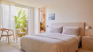 Standard - King Ground Floor no Balcony | Minibar, Schreibtisch, laptopgeeigneter Arbeitsplatz