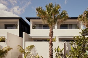 Minibar, bureau, espace de travail pour ordinateur portable