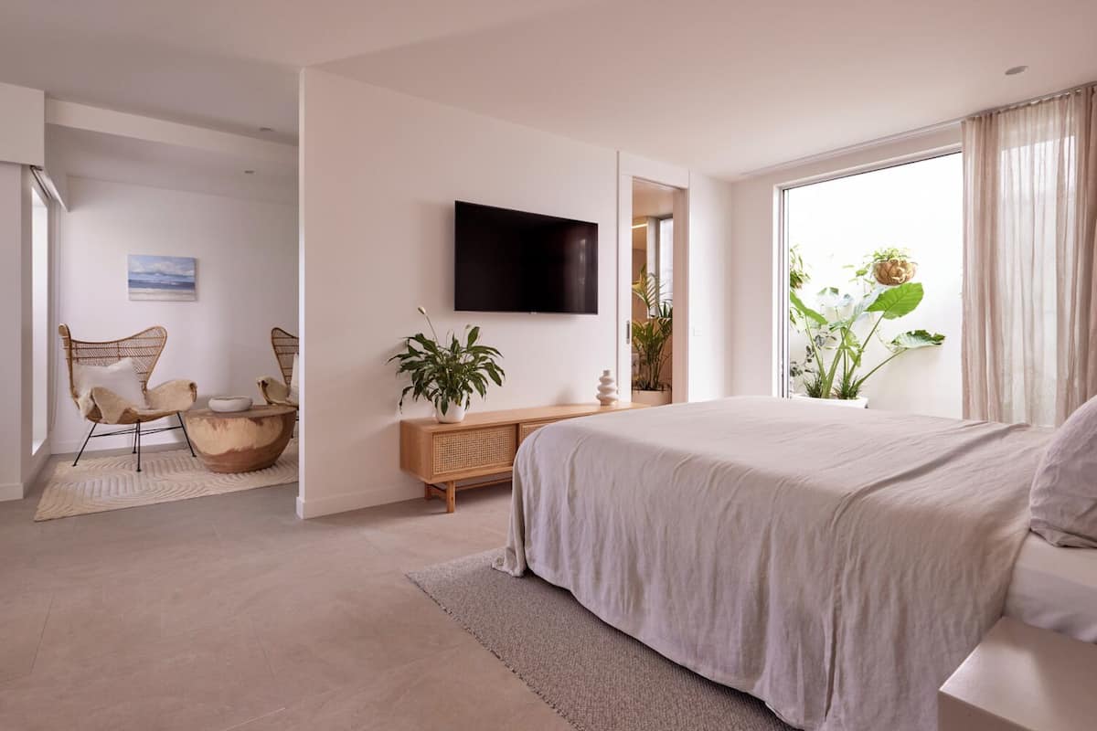 Classic Room | Minibar, desk, laptop workspace, soundproofing