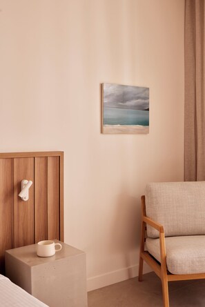Minibar, desk, laptop workspace, soundproofing - The Hide Byron Bay (Byron Bay)