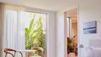 Standard - King Ground Floor no Balcony | Minibar, desk, laptop workspace, soundproofing