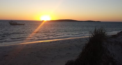Lancelin Sands Hotel