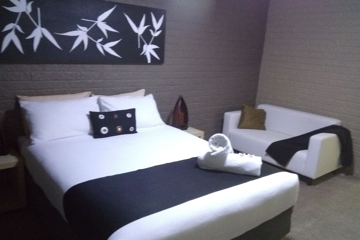 Ground Floor Double | Iron/ironing board (on request), cribs (free), WiFi (free)