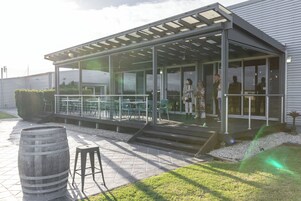 Mediterranean cuisine, alfresco dining 