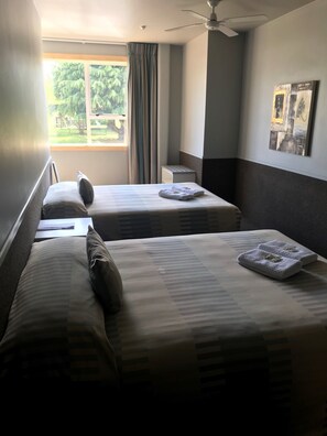 標準雙人或雙床房, 1 間臥室, 非吸煙房 (Twin Room-Queen) | 隔音、免費 Wi-Fi、床單