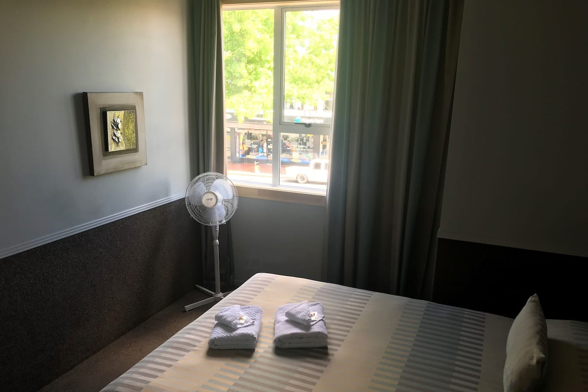 Insonorización, wifi gratis y ropa de cama