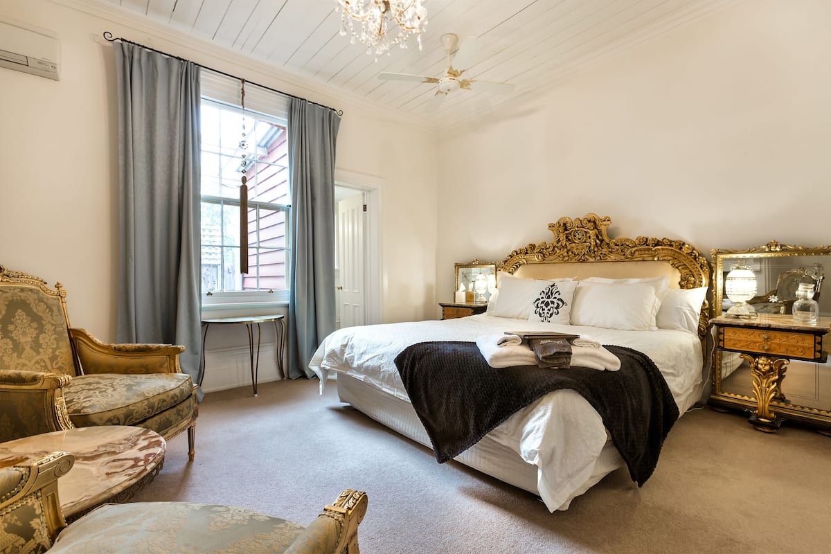 Egyptian cotton sheets, premium bedding, in-room safe