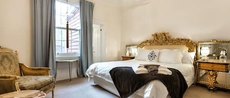 奢華套房, 1 張特大雙人床, 非吸煙房 | 埃及棉床單、高級寢具、房內夾萬、熨斗/熨衫板