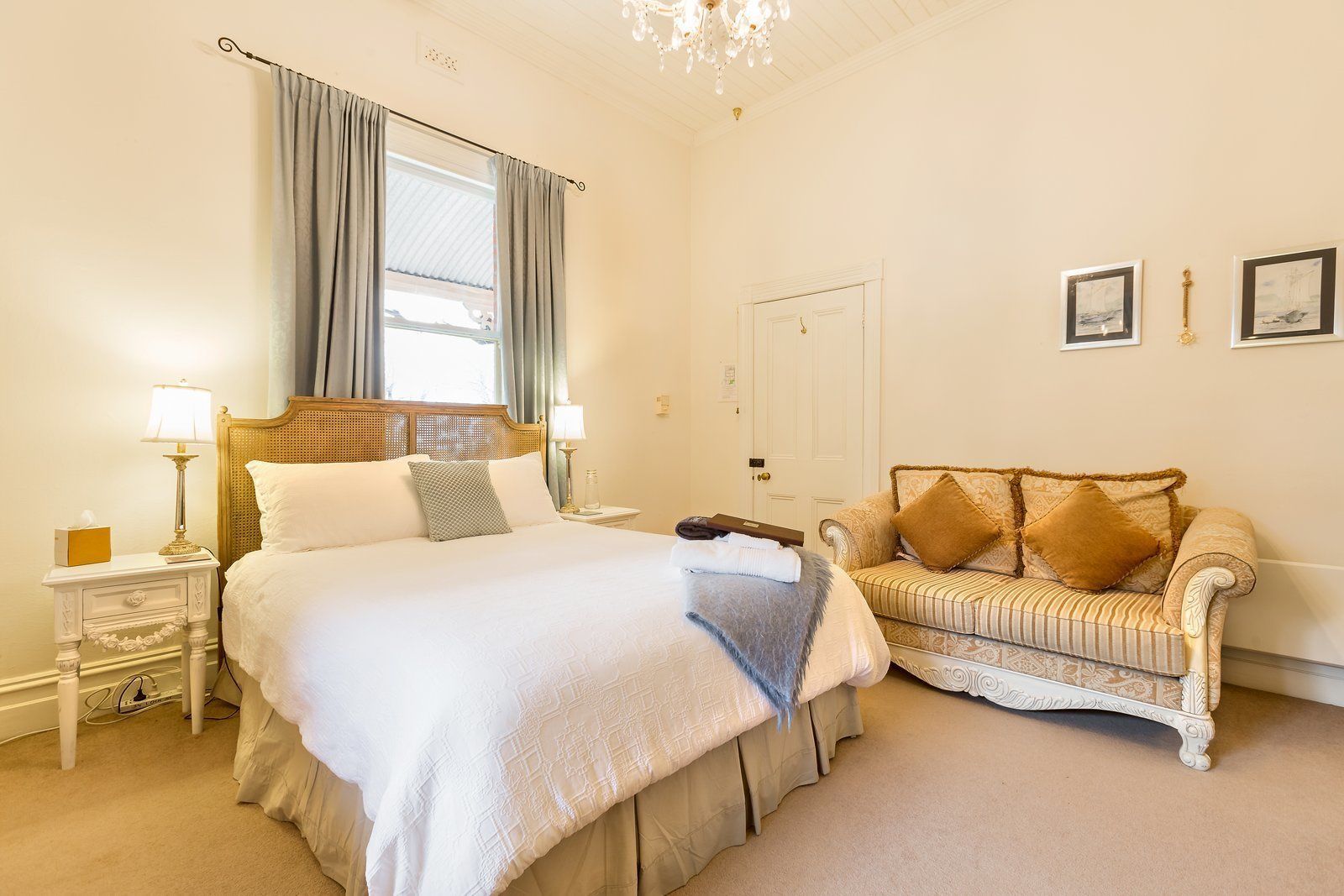 奢华套房, 1 张大床, 无烟房 | 埃及棉床单、高档床上用品、客房内保险箱、熨斗/熨衣板