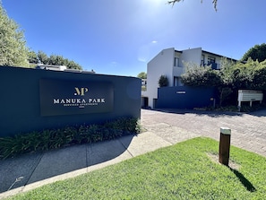 Property entrance - Manuka Park Apartments (Griffith)
