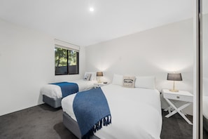 Tempur-Pedic beds, individually furnished, desk, laptop workspace - Manuka Park Apartments (Griffith)