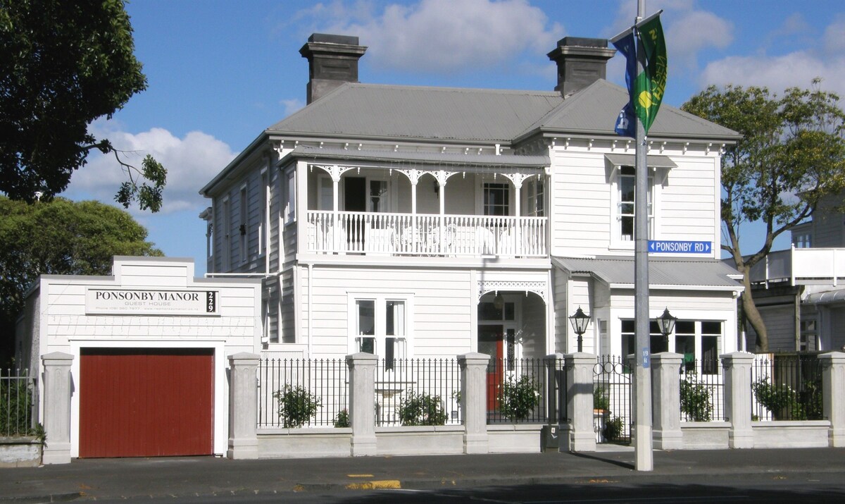 Ponsonby Manor