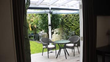 Habitación doble estándar, para no fumadores, cocineta | Terraza o patio