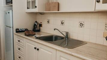 Fridge, microwave, electric kettle, cookware/dishes/utensils