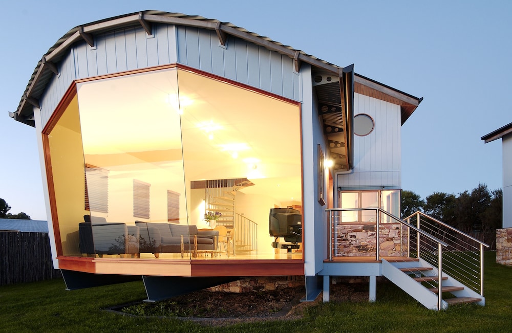 Wheelhouse Apartments Strahan