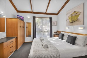 2 bedrooms, blackout curtains, iron/ironing board, free WiFi