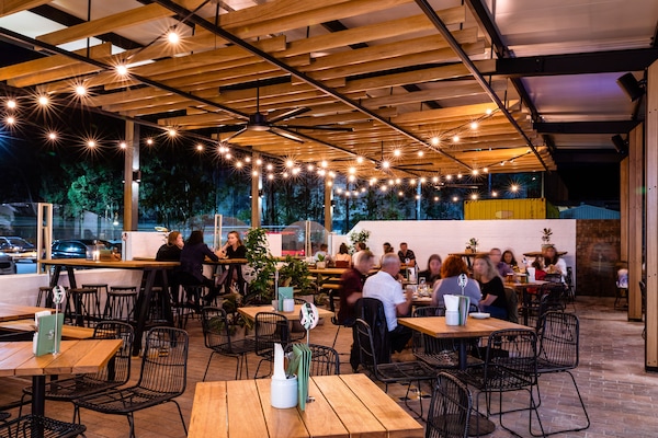 Serveert lunch en diner