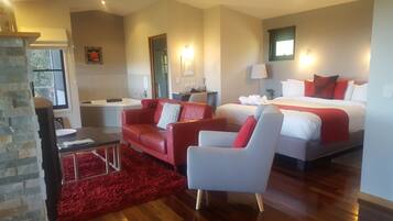 Deluxe Cottage, King Parrot | Premium bedding, pillowtop beds, minibar, in-room safe