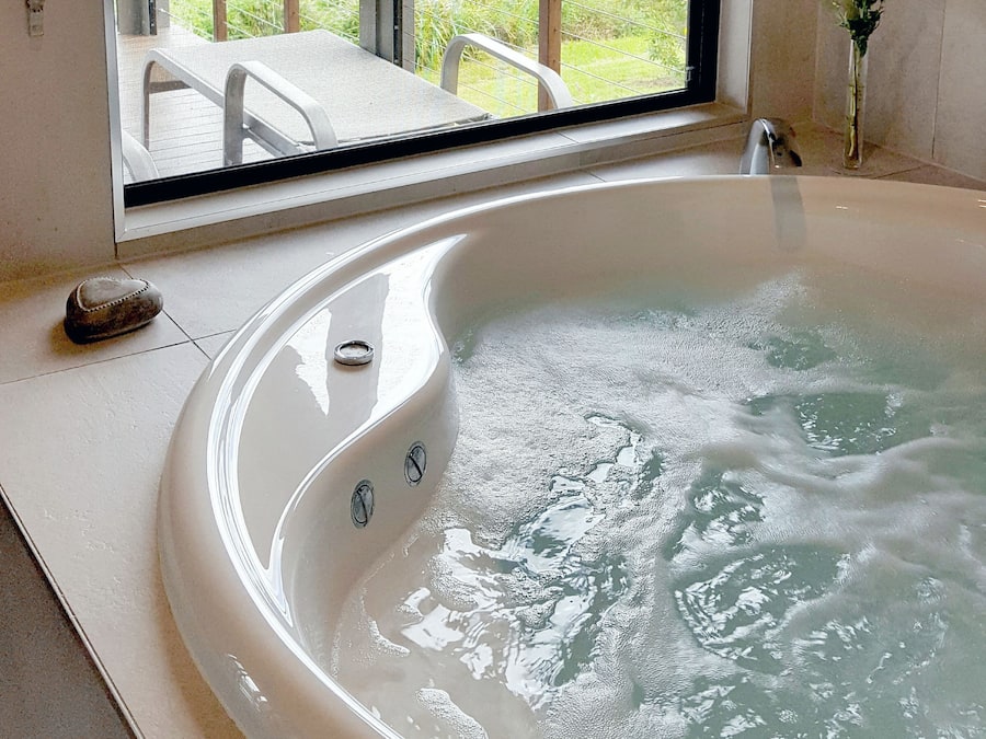 Premium Cottage, Kingfisher | Jetted tub