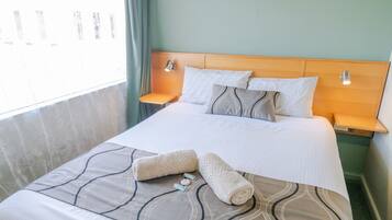 Standard Room, Non Smoking (Standard Queen) | Premium bedding, soundproofing, iron/ironing board, free WiFi